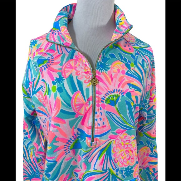 Lilly Pulitzer Skipper Popover Sz M Tropical Punch UPF 50 Top Pocket Rounded Hem - Picture 3 of 8